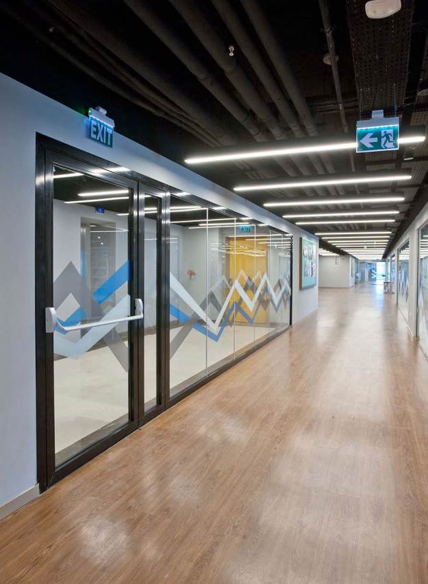 FIRE-RESISTANT GLAZED PARTITIONS